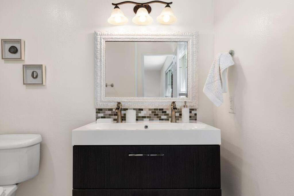 Goode Homes Cozy 4 Bedroom Home With Jacuzzi Santa Clarita Dış mekan fotoğraf